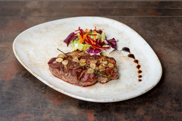 Ceafa iberica la tigaie infuzata cu usturoi-180g