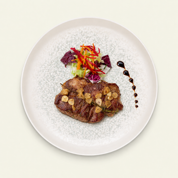 Ceafa iberica la tigaie infuzata cu usturoi-180g